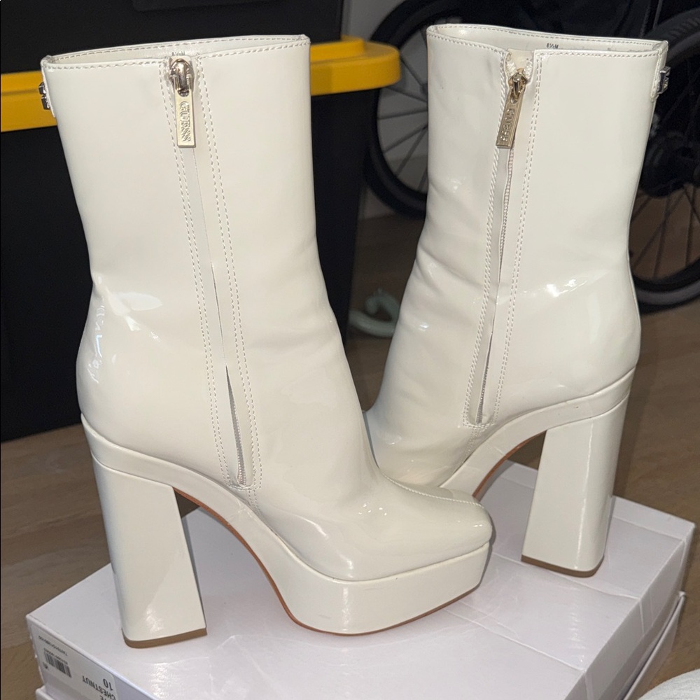 Guess White Boots - Picture 7 of 7